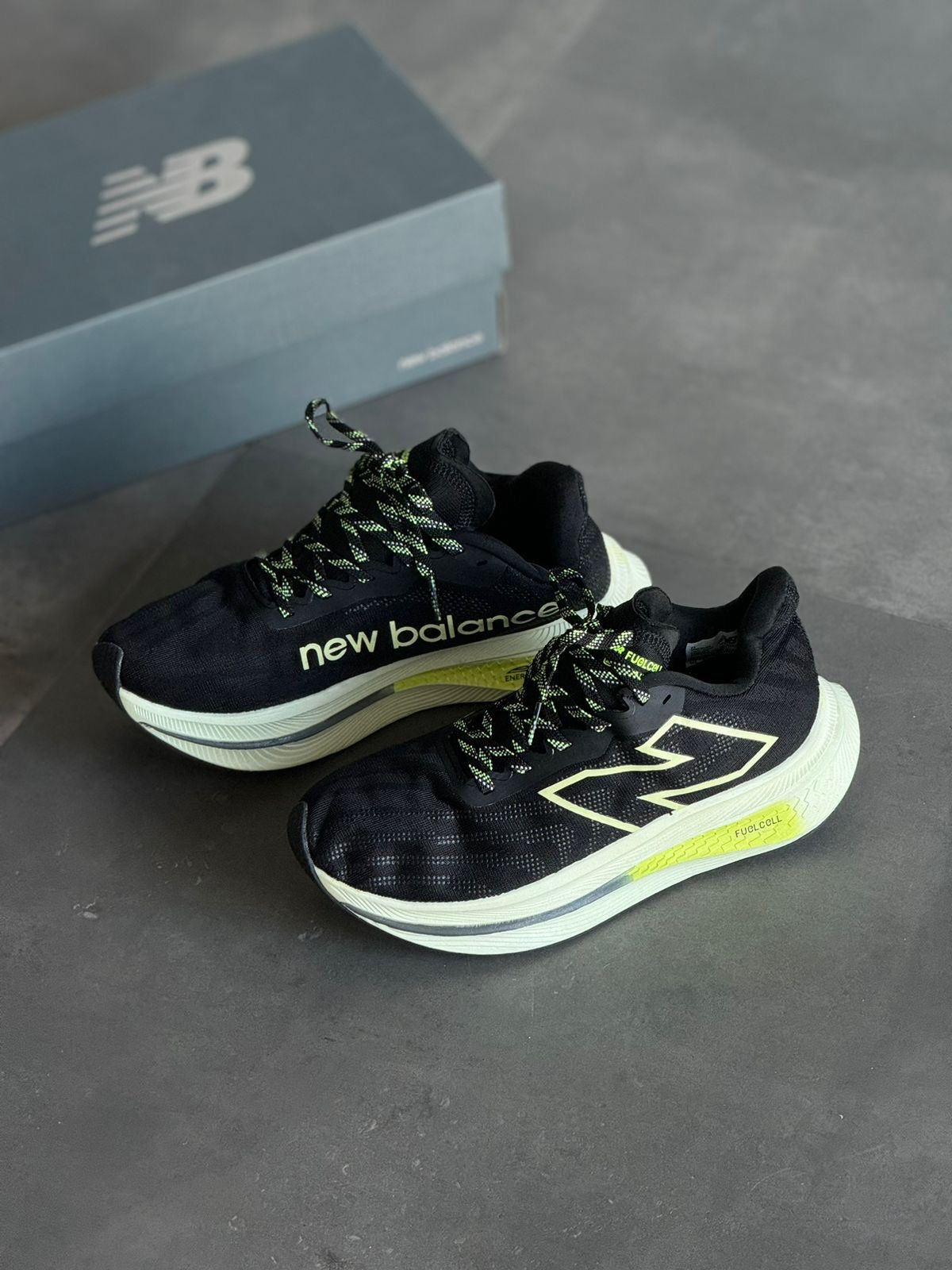 NEW BALANCE FUELCELL NEGRO VERDE