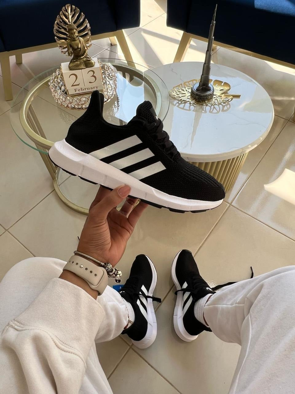 Adidas swift retailer run blancos con negro