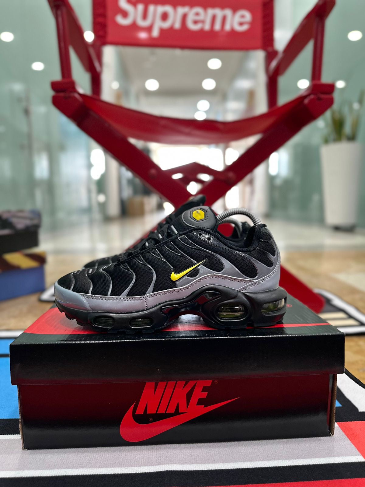 NIKE TN NEGRO GRIS