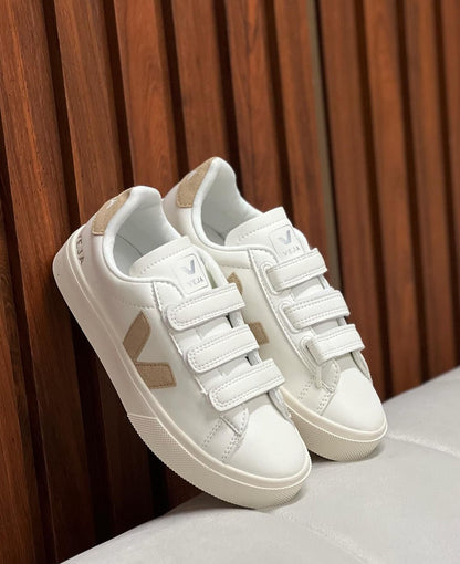 VEJA VELCRO BLANCO MOSTAZA