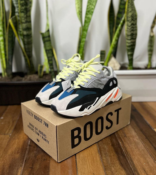 Adidas Yeezy 700 Clasica