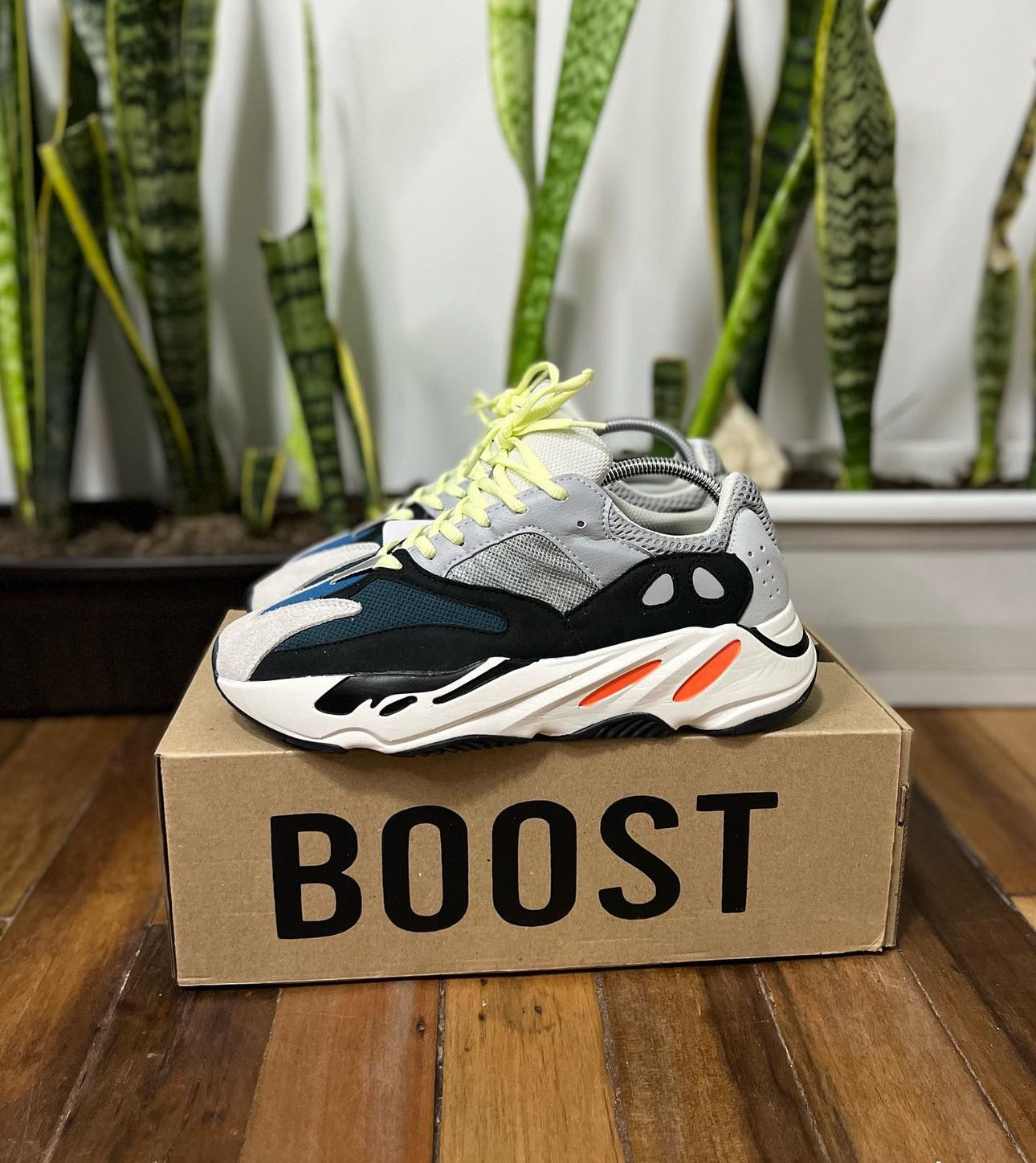 Adidas Yeezy 700 Clasica