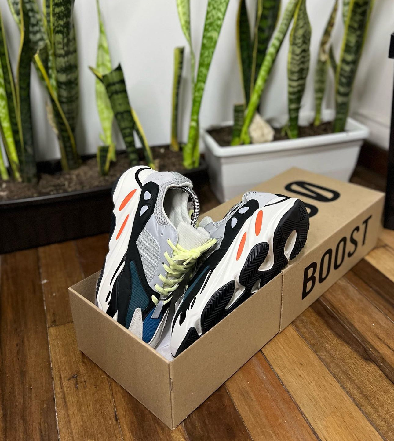 Adidas Yeezy 700 Clasica