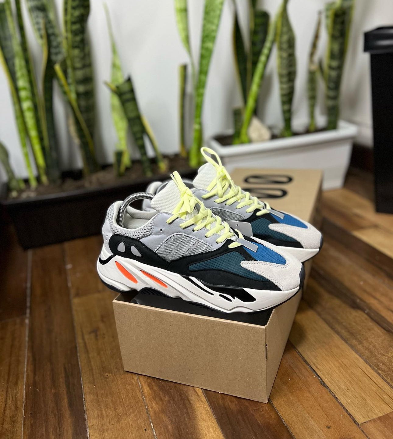 Adidas Yeezy 700 Clasica