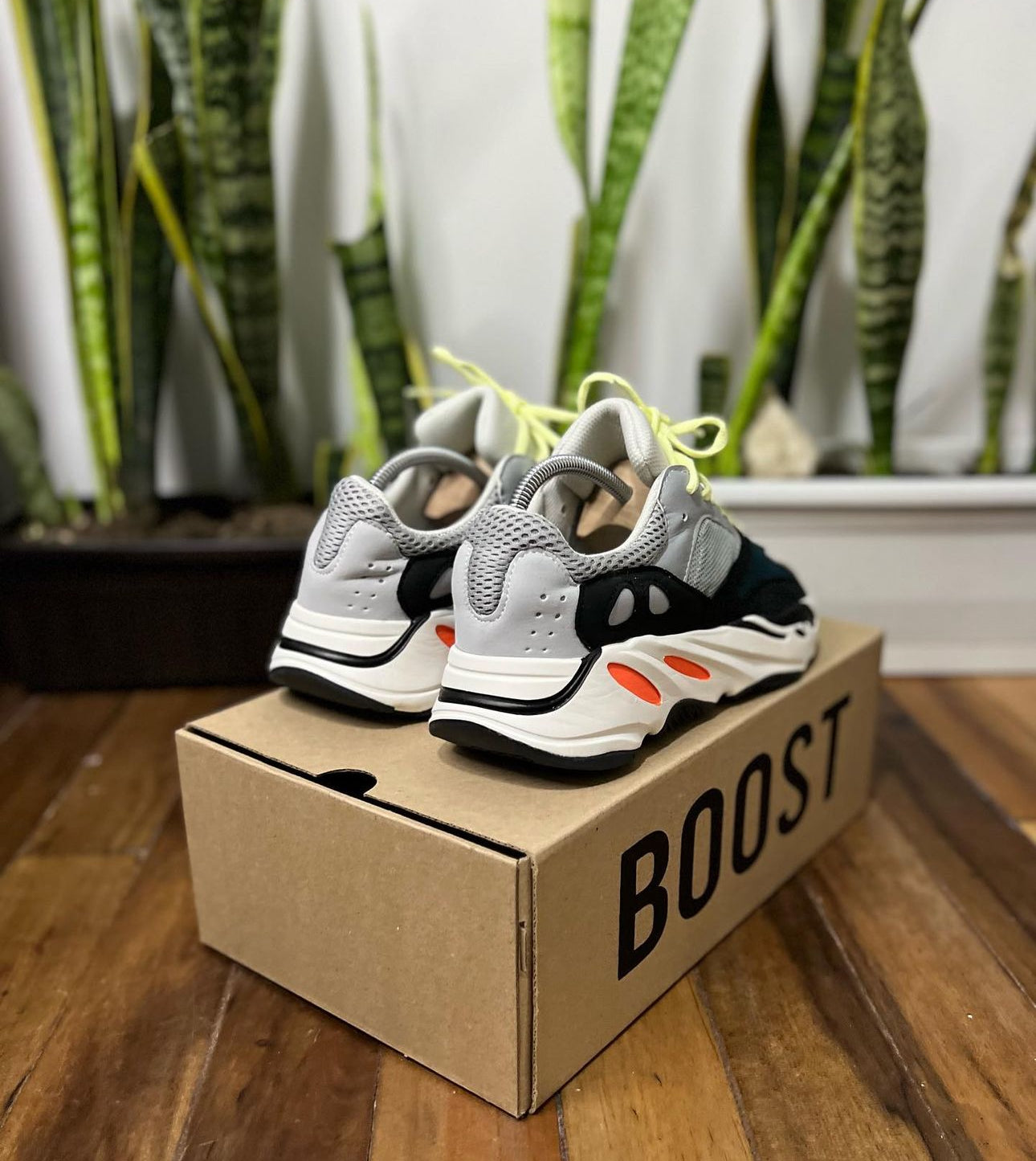 Adidas Yeezy 700 Clasica