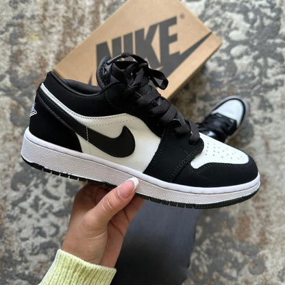 Jordan Retro 1 Low Blanco Negro