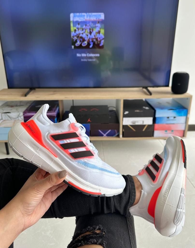 Adidas Ultraboost Light Naranja